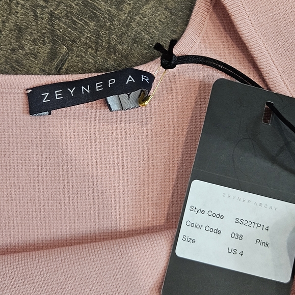 Zeynep Arcay - Picture 6 of 6